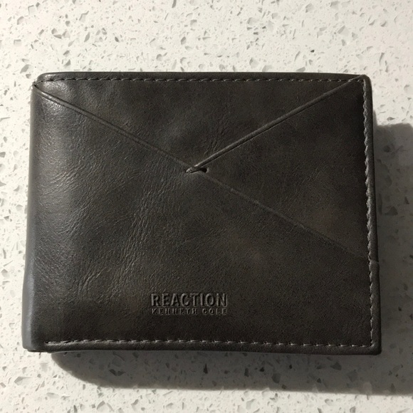 Kenneth Cole Reaction Wallet - Picture 1 of 6